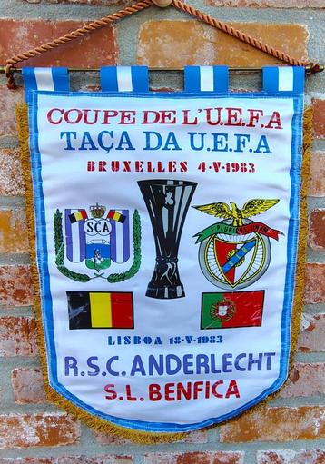 RSC Anderlecht - SL Benfica finale 1983 vintage vaandel beschikbaar voor biedingen