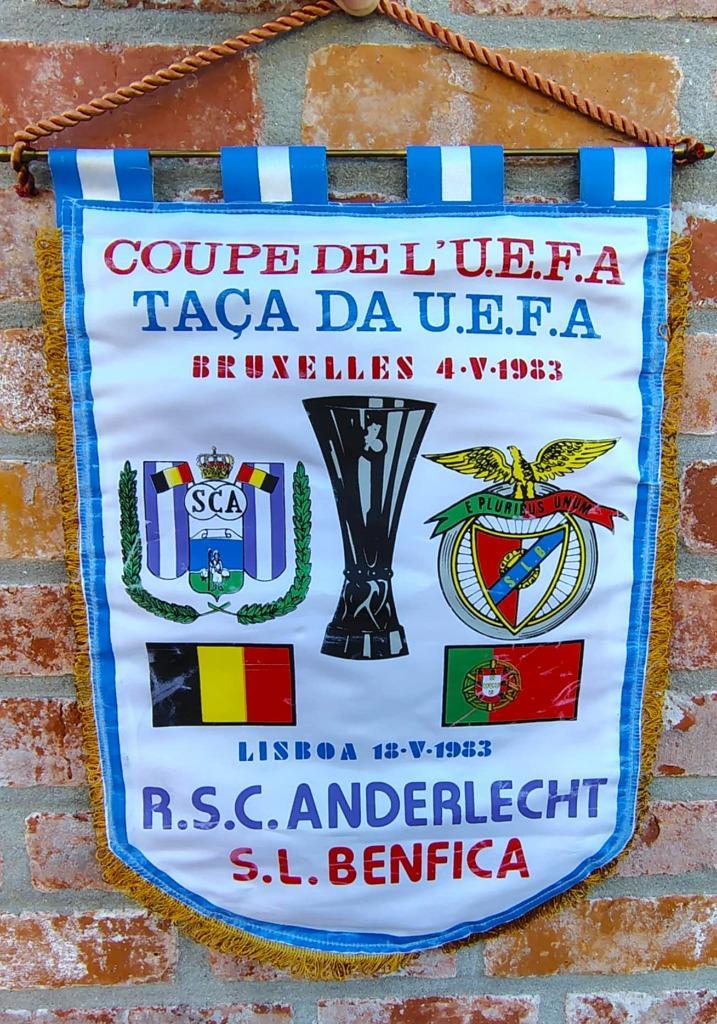RSC Anderlecht - SL Benfica finale 1983 vintage vaandel, Verzamelen, Sportartikelen en Voetbal, Ophalen of Verzenden