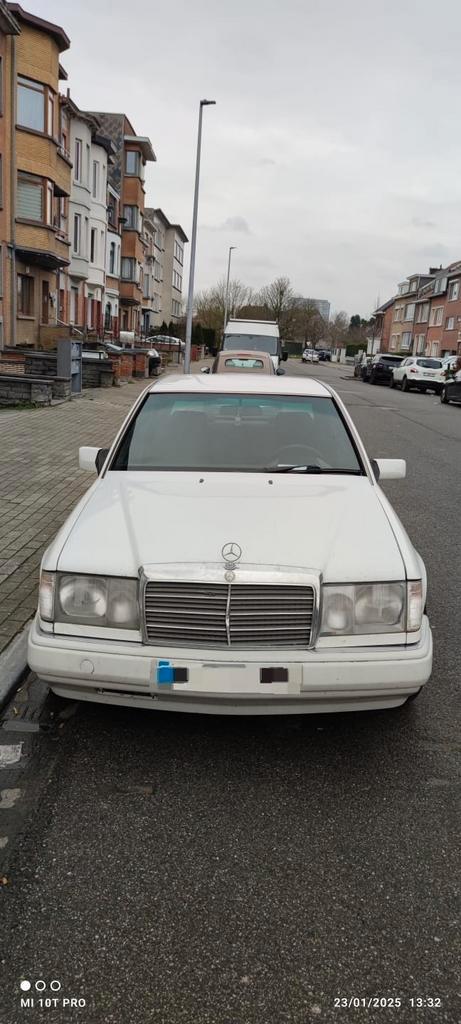 Mercedes W124 E300 diesel 1995 Oldtimer climatisation, Auto's, Mercedes-Benz, Particulier, Diesel, Overige bekleding, Ophalen