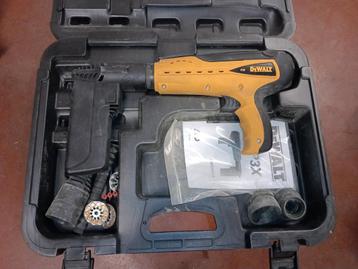 Dewalt  nagel  pistool  voor beton ijzer, Enlèvement, Comme neuf