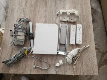 Console Nintendo Wii Blanche + 2 manettes + 3jeux +++++ beschikbaar voor biedingen