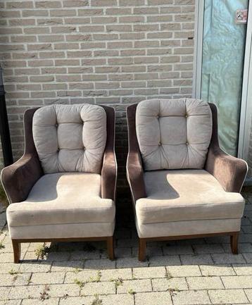 2 een zits zetels/stoelen beschikbaar voor biedingen