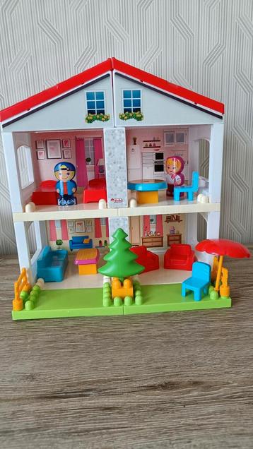 Eerste poppenhuis  beschikbaar voor biedingen