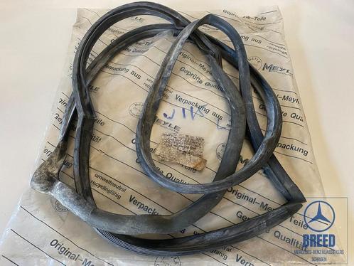 NOS deurrubber linksvoor voor Mercedes-Benz W114 W115 /8, Auto-onderdelen, Carrosserie, Mercedes-Benz, Nieuw, Ophalen of Verzenden