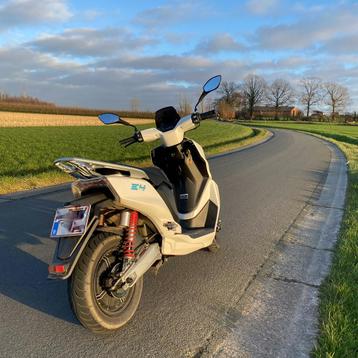 Lifan E4 deluxe elektrische scooter  beschikbaar voor biedingen