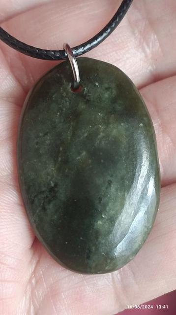 Pendentif avec jade nephrite