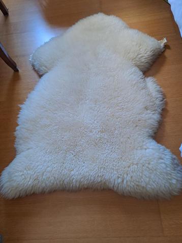 Véritable peau de  mouton beschikbaar voor biedingen