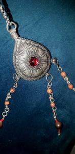 Un collier typique berbère très ancien argenté, Antiquités & Art, Enlèvement, Bronze