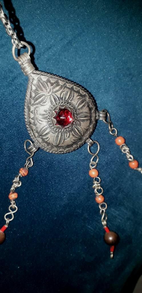 Un collier typique berbère très ancien argenté, Antiquités & Art, Antiquités | Bronze & Cuivre, Bronze, Enlèvement