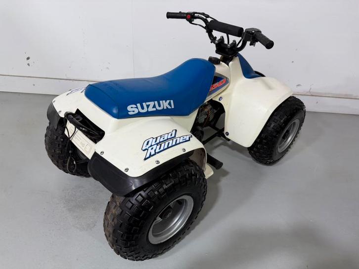 Zeer nette en orginele. Suzuki lt50, Vélos & Vélomoteurs, Mini Bikes, Midi Bikes & Pit Bikes, Enlèvement ou Envoi
