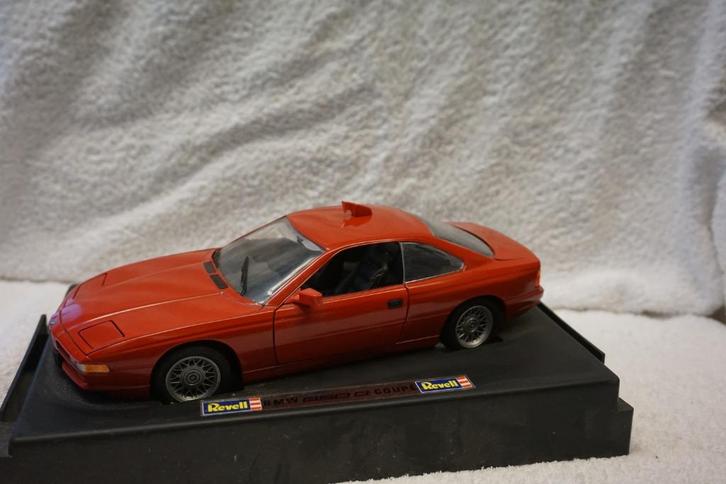 BMW 850Ci rood Revell 1:18, Hobby en Vrije tijd, Modelauto's | 1:18, Gebruikt, Auto, Revell, Ophalen of Verzenden