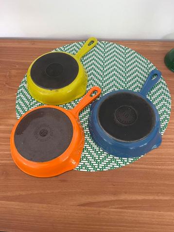 3 COUSANCES LE CREUSET braadpannen beschikbaar voor biedingen