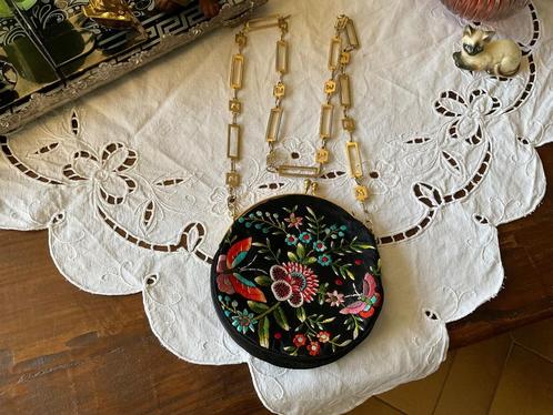 Vintage Geborduurd stoffen tasje bloemen en vlinders, Antiek en Kunst, Antiek | Kleding en Textiel, Ophalen of Verzenden
