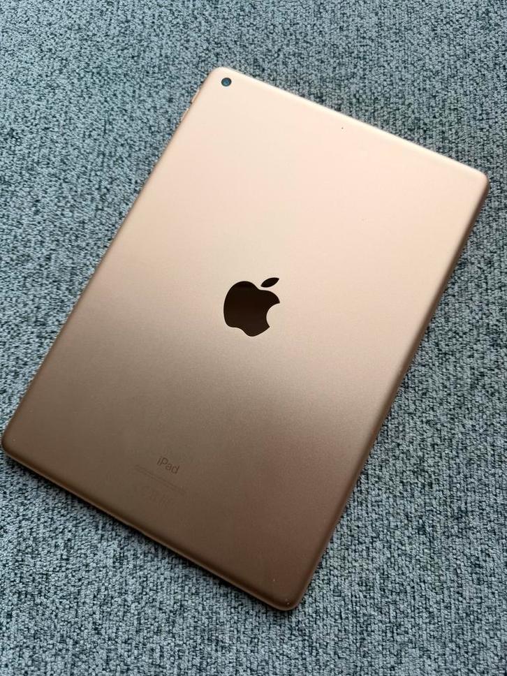 Ipad  (8e generatie) + cover | super staat | goud | 32gb, Computers en Software, Apple iPads, Ophalen of Verzenden