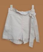✨️STRADIVARIUS Wit Kort Broekje  - Maat 34 - Topstaat✨️, Kleding | Dames, Broeken en Pantalons, Kort, Wit, Ophalen of Verzenden