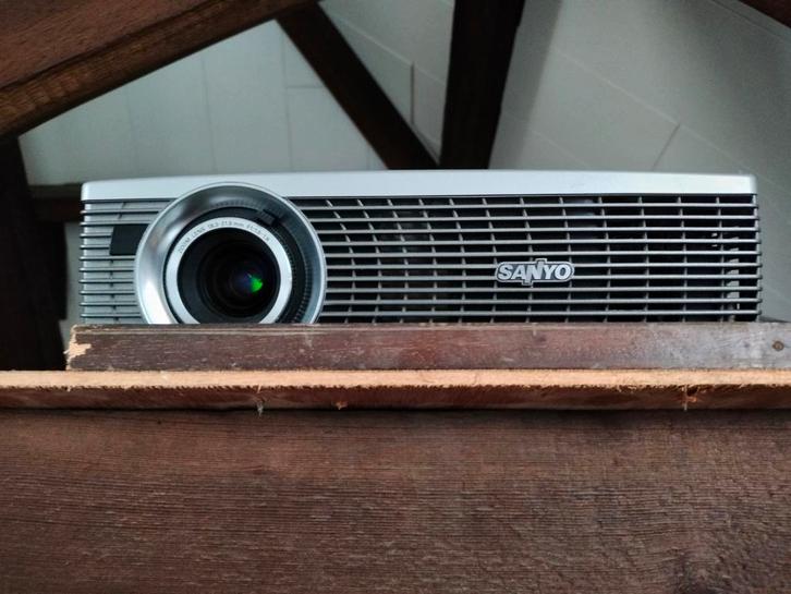Beamer Sanyo, Audio, Tv en Foto, Beamers, Zo goed als nieuw, Ophalen of Verzenden