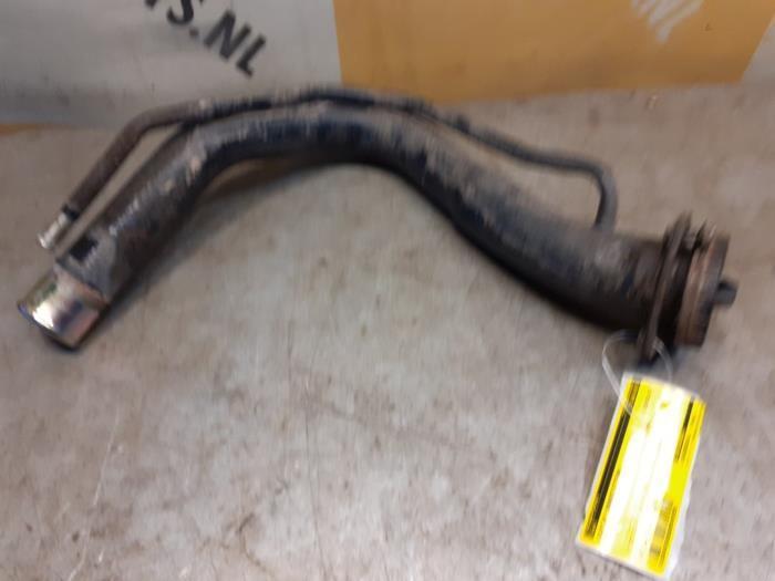 Tube de remplissage réservoir à essence d'un Suzuki Swift, Autos : Pièces & Accessoires, Systèmes à carburant, Suzuki, Utilisé