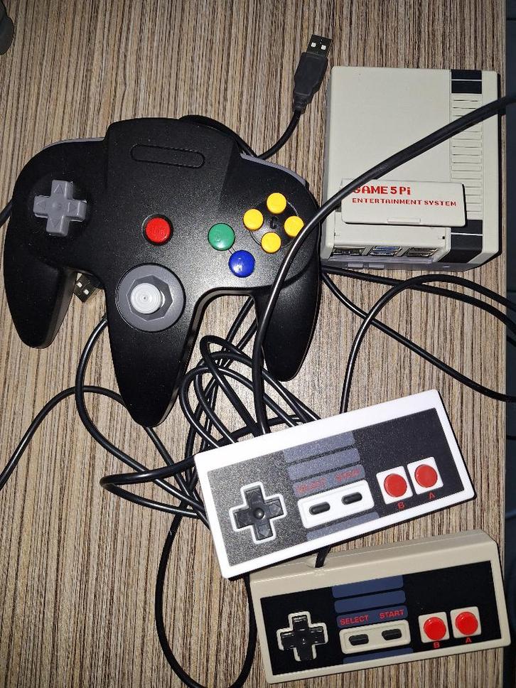 Raspberry Pi 5 8GB + boîtier Game 5Pi + 3 manettes, Hobby & Loisirs créatifs, Composants électroniques, Comme neuf, Enlèvement ou Envoi