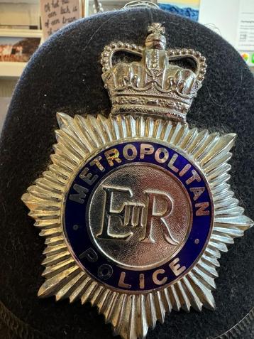 politiehelm beschikbaar voor biedingen