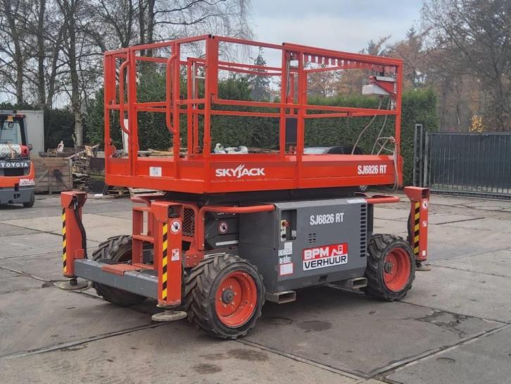 Skyjack SJ6826RT 4x4 diesel schaarhoogwerker schaarlift, Articles professionnels, Machines & Construction | Ascenseurs, Échafaudages & Échelles
