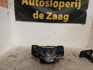 Radiobedienings paneel van een Ford Fiesta beschikbaar voor biedingen