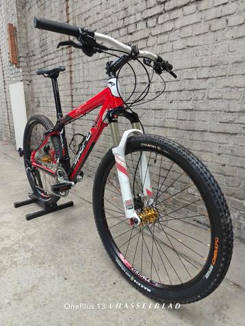 Prachtige Carbon Sportivo MTB volledig in orde XT Rockshox  beschikbaar voor biedingen