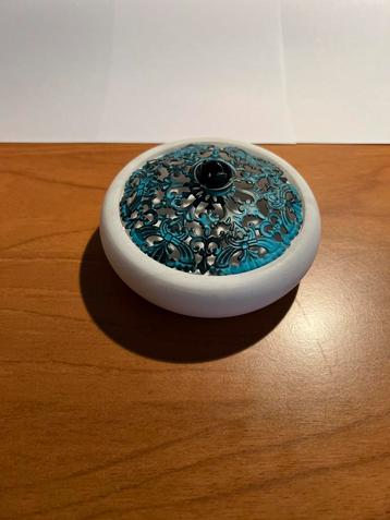 Klein decoratieve potje te koop in Albast gemaakt beschikbaar voor biedingen