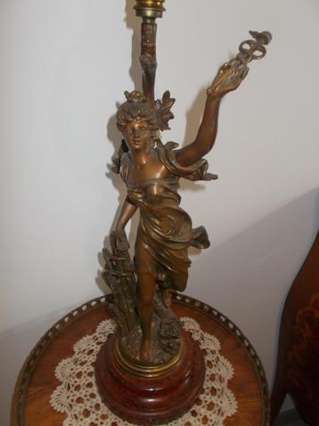 Beeld met olielamp "Le commerce" Emile Bruchon (1806-1895) beschikbaar voor biedingen