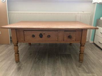 Antieke salontafel beschikbaar voor biedingen