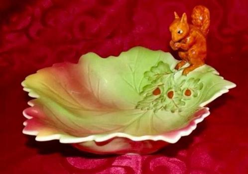 Antiek servies schaal Eekhoorn blad lead Crown Devon bowl, Antiek en Kunst, Antiek | Schalen, Ophalen of Verzenden