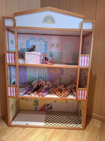 poppenhuis beschikbaar voor biedingen