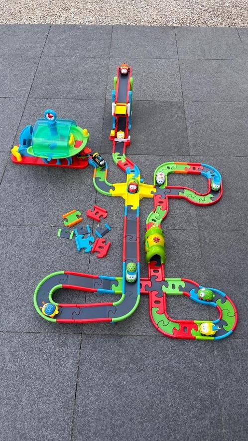 Beep Beep Circuit voor autootjes - met 12 autootjes, Kinderen en Baby's, Speelgoed |Speelgoedvoertuigen, Zo goed als nieuw, Ophalen