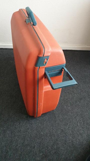 Robuste Samsonite koffer met cijferslot beschikbaar voor biedingen