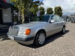 Mercedes-Benz 200 E 57 000 km !, Autos, Mercedes-Benz, Argent ou Gris, Achat, Série 200, Carnet d'entretien