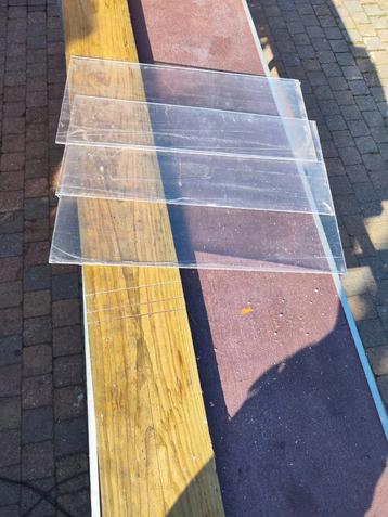 Plexiglas beschikbaar voor biedingen