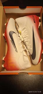 Chaussures de foot NIKE 44 NEUVES, Sports & Fitness, Enlèvement, Neuf, Chaussures
