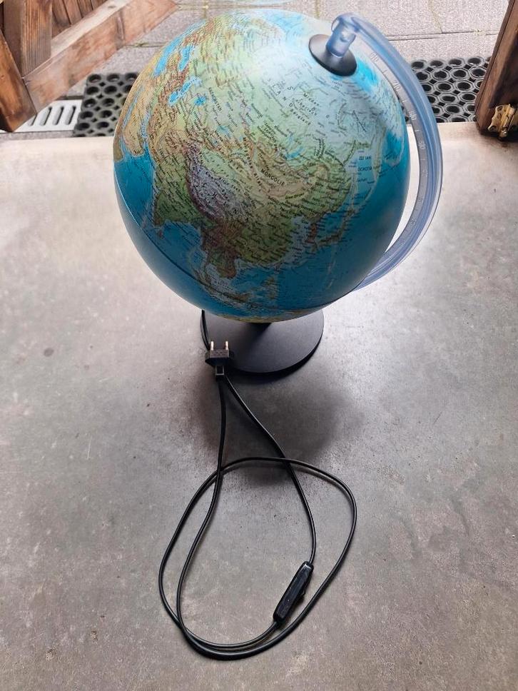 Lichtgevende wereldbol - diameter +- 25 cm, Huis en Inrichting, Woonaccessoires | Wereldbollen, Zo goed als nieuw, Verlicht, Ophalen of Verzenden