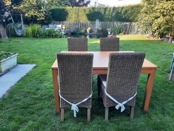 Ikea binnen tafel en 4 Domo stoelen beschikbaar voor biedingen