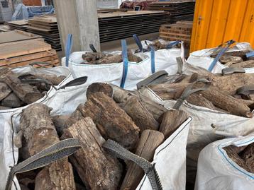 Droog brandhout gekliefd en ongekliefd beschikbaar voor biedingen