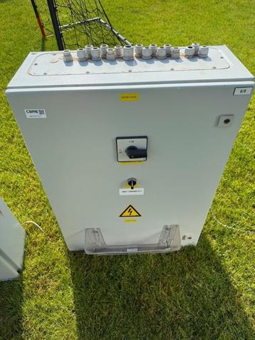 Zekeringskast, alarmkast en HVAC-kast.  beschikbaar voor biedingen