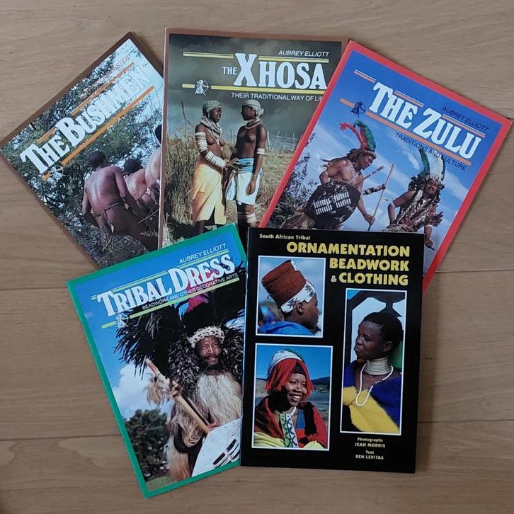 Afrikaanse stammen, 5 boekjes A4 formaat, Boeken, Reisgidsen, Zo goed als nieuw, Reisgids of -boek, Afrika, Ophalen