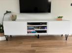 TV meubel / TV kast wit met glasplaat en zwarte poten, Ophalen, Zo goed als nieuw