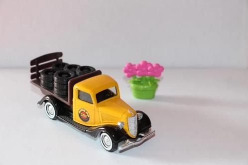 Camion de collection Dunlop, Hobby & Loisirs créatifs, Voitures miniatures | 1:43, Comme neuf, Bus ou Camion, Solido, Enlèvement