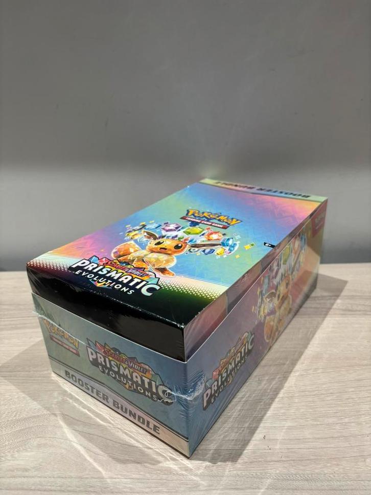 Prismatic Evolutions Booster Bundle Display (10 bundles), Hobby en Vrije tijd, Verzamelkaartspellen | Pokémon, Zo goed als nieuw