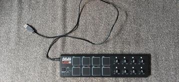 Akai LPD8 midi pad controller beschikbaar voor biedingen