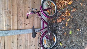 Meisjes fiets beschikbaar voor biedingen