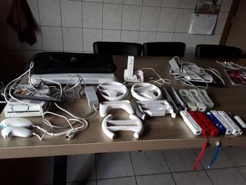 2 wii en een balance bord 8 casjes en 43 spellen  beschikbaar voor biedingen