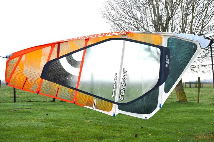 5.3 Neilpryde Combat avec mât Flextop 400 RDM 60 %, Sports nautiques & Bateaux, Planche à voile, Utilisé, Ensemble complet, Avec sac de transport