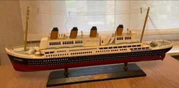 Houten schaalmodel Titanic beschikbaar voor biedingen