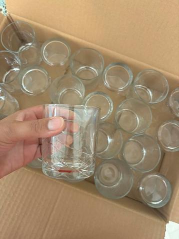 Lot de 50 verres neufs  disponible aux enchères